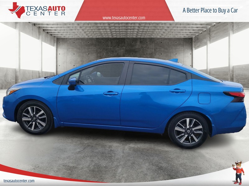 Nissan Versa Vehicle Full-screen Gallery Image 04