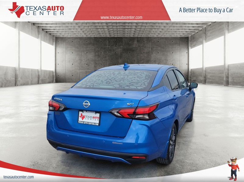 Nissan Versa Vehicle Full-screen Gallery Image 05