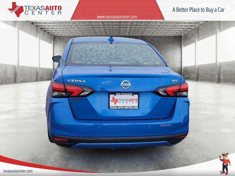 Nissan Versa Vehicle Full-screen Gallery Image 07