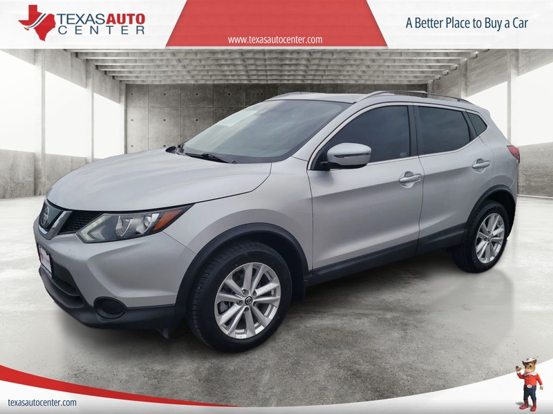 Nissan Rogue Sport Vehicle Full-screen Gallery Image 02