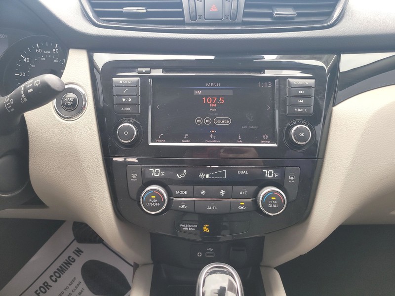 Nissan Rogue Sport Vehicle Full-screen Gallery Image 12