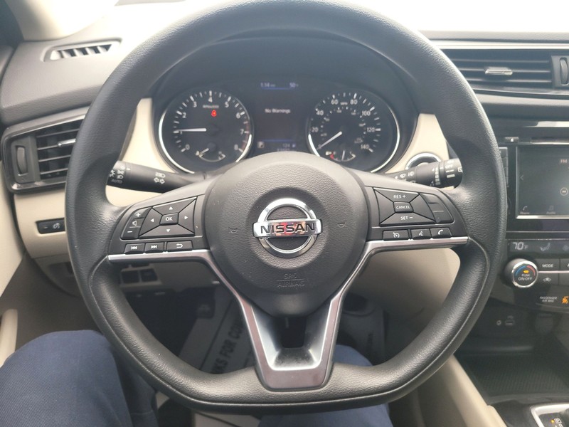 Nissan Rogue Sport Vehicle Full-screen Gallery Image 14