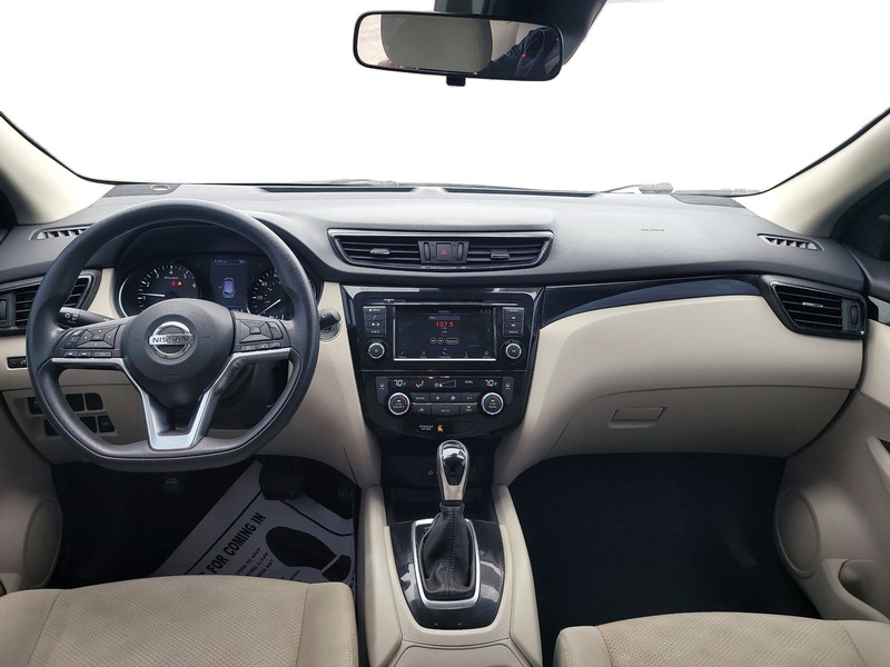 Nissan Rogue Sport Vehicle Full-screen Gallery Image 16