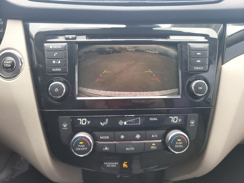 Nissan Rogue Sport Vehicle Full-screen Gallery Image 17