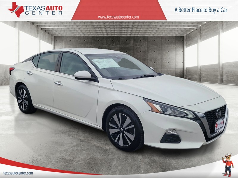 Nissan Altima Vehicle Full-screen Gallery Image 01