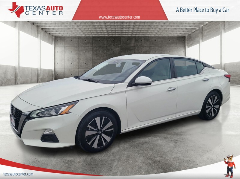 Nissan Altima Vehicle Full-screen Gallery Image 02