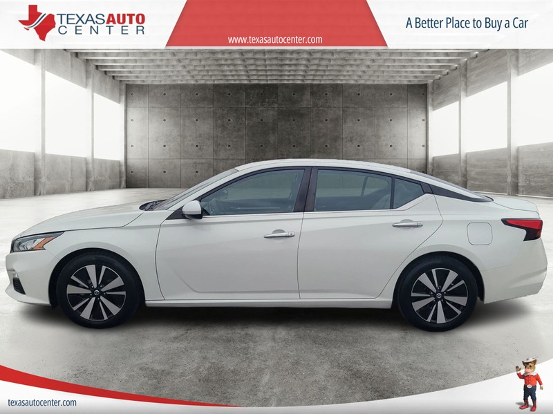 Nissan Altima Vehicle Full-screen Gallery Image 05