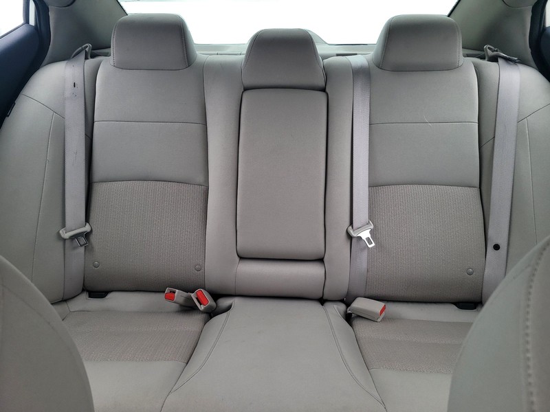 Nissan Altima Vehicle Full-screen Gallery Image 12