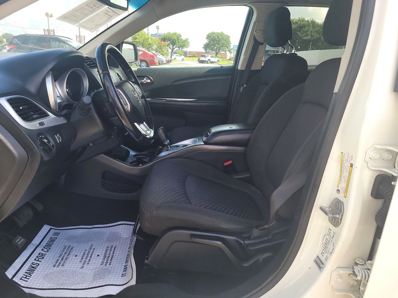 Dodge Journey Vehicle Full-screen Gallery Image 9