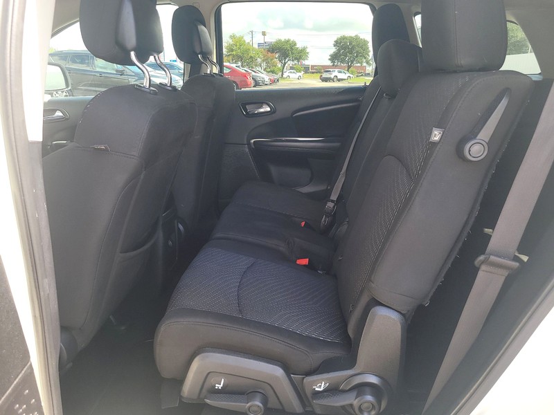 Dodge Journey Vehicle Full-screen Gallery Image 10
