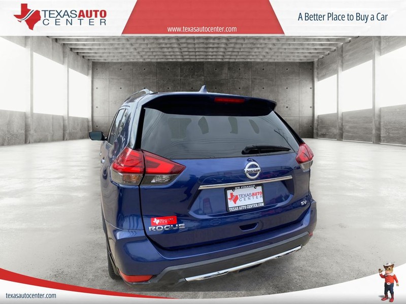 Nissan Rogue Vehicle Full-screen Gallery Image 3