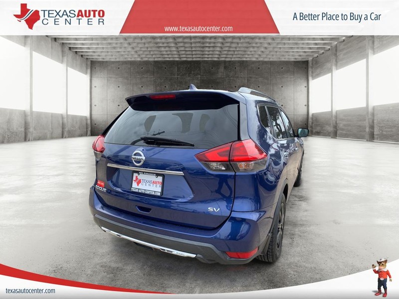 Nissan Rogue Vehicle Full-screen Gallery Image 4