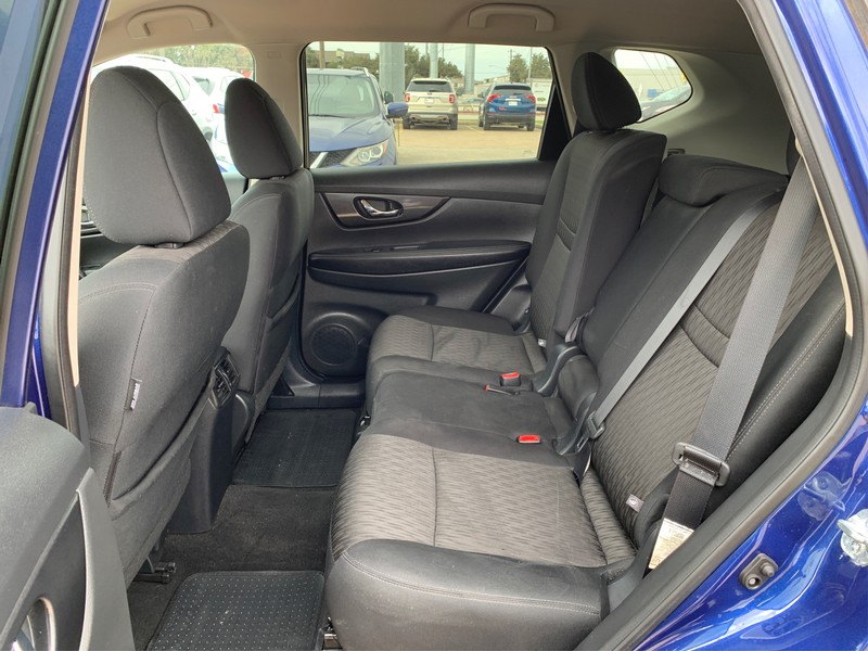 Nissan Rogue Vehicle Full-screen Gallery Image 6