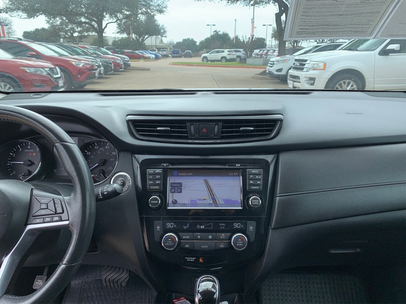 Nissan Rogue Vehicle Full-screen Gallery Image 7