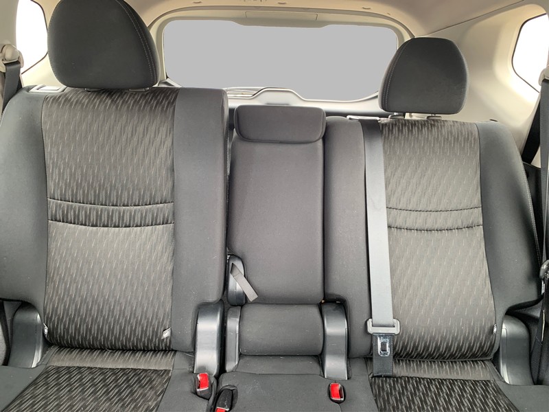 Nissan Rogue Vehicle Full-screen Gallery Image 8