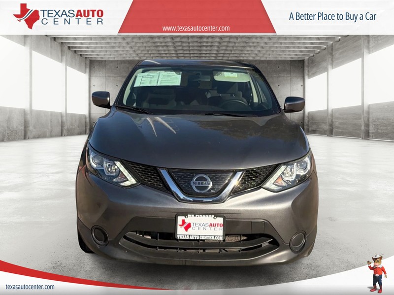 Nissan Rogue Sport Vehicle Full-screen Gallery Image 03