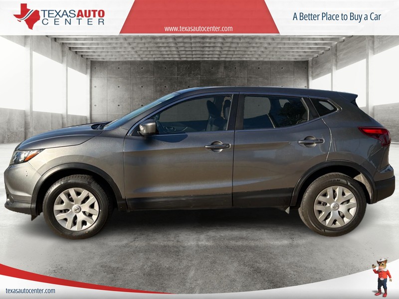 Nissan Rogue Sport Vehicle Full-screen Gallery Image 05