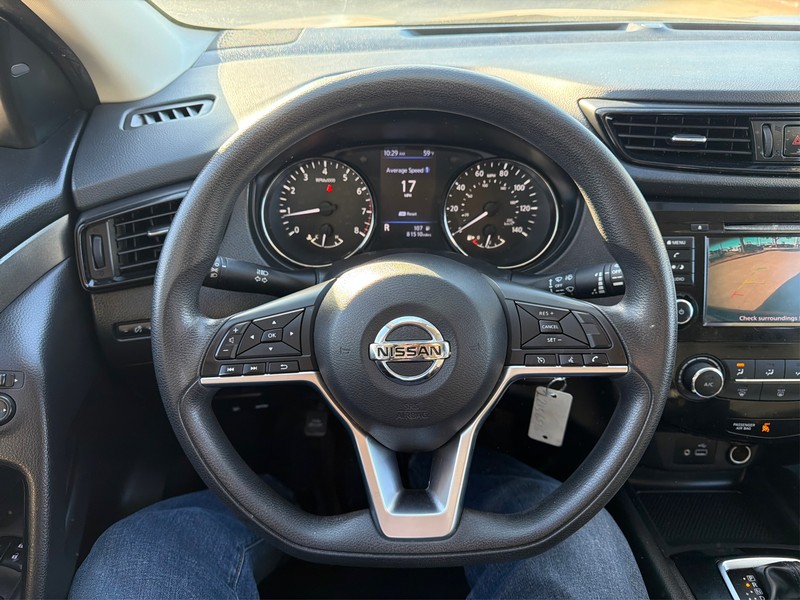 Nissan Rogue Sport Vehicle Full-screen Gallery Image 14