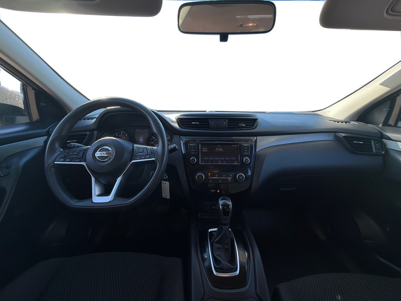 Nissan Rogue Sport Vehicle Full-screen Gallery Image 15