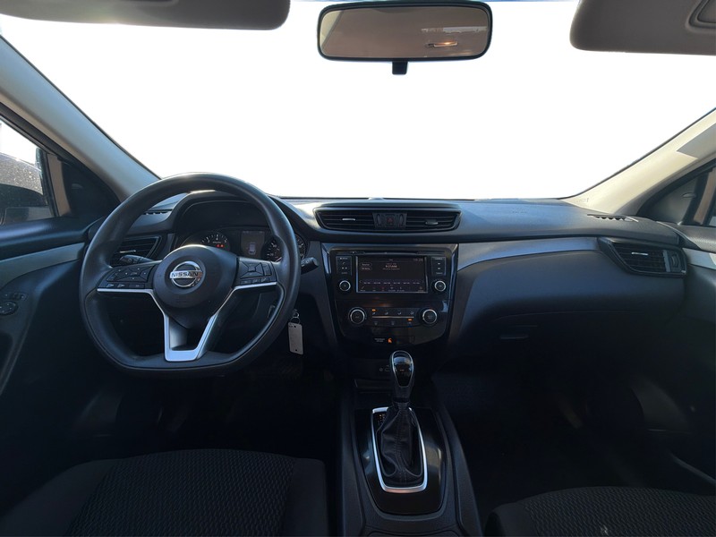 Nissan Rogue Sport Vehicle Full-screen Gallery Image 16