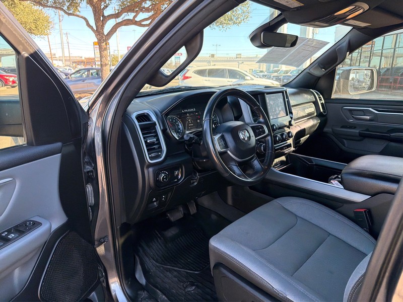 Ram 1500 Vehicle Full-screen Gallery Image 09