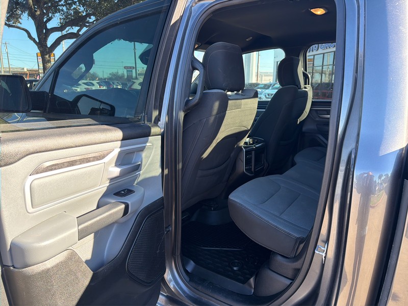 Ram 1500 Vehicle Full-screen Gallery Image 10