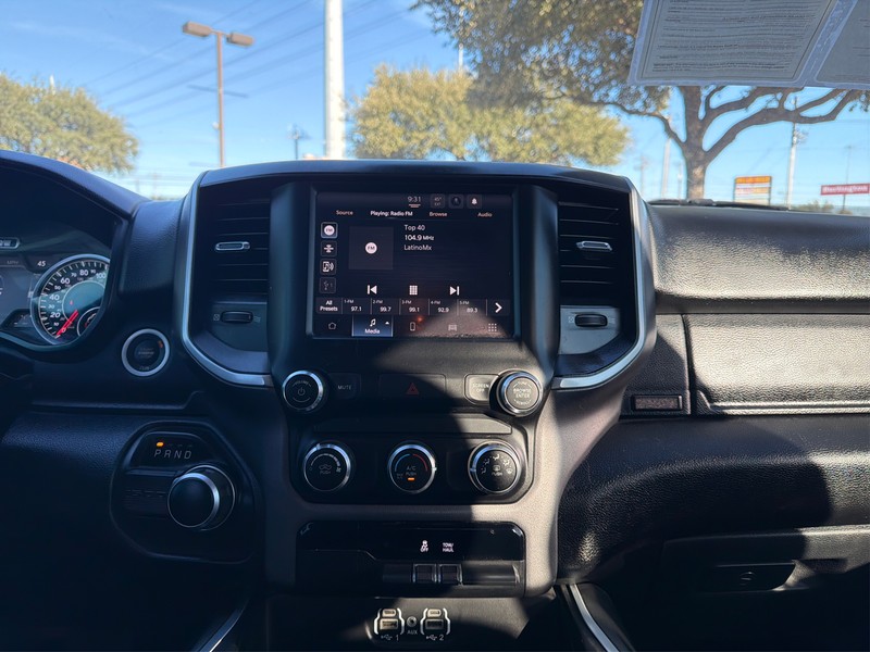 Ram 1500 Vehicle Full-screen Gallery Image 12