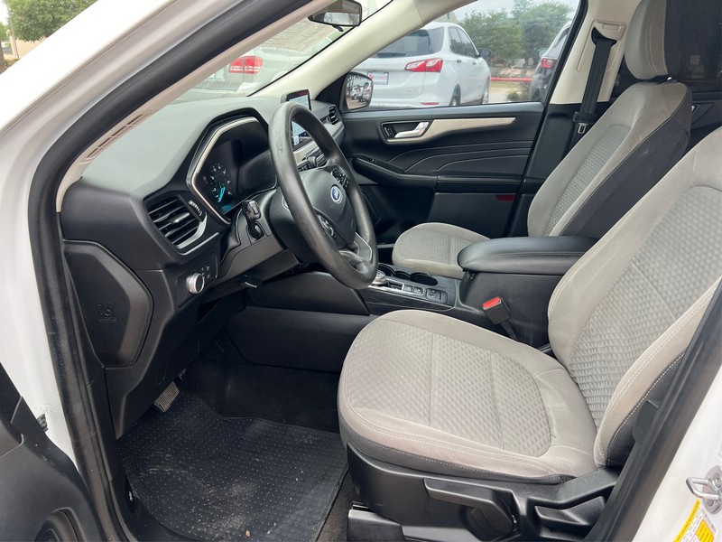 Ford Escape Vehicle Full-screen Gallery Image 9