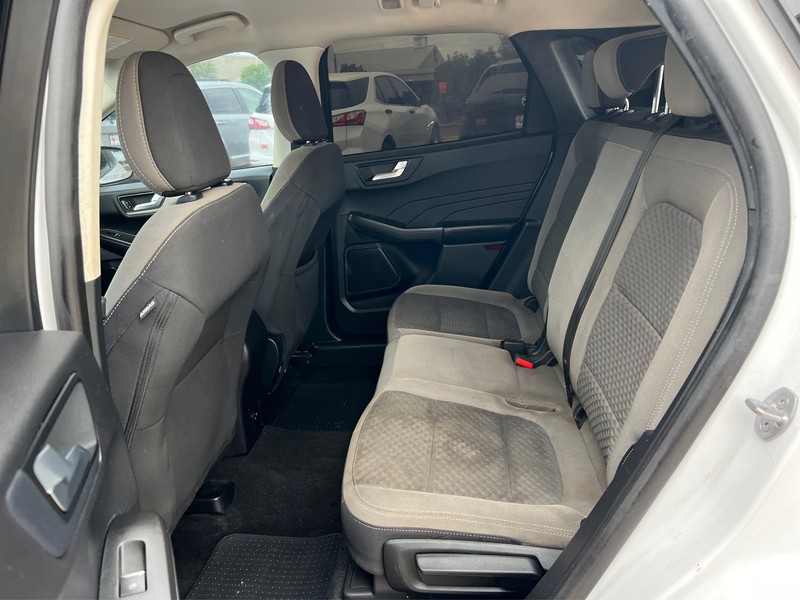 Ford Escape Vehicle Full-screen Gallery Image 10