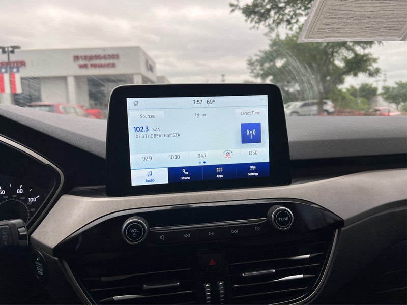 Ford Escape Vehicle Full-screen Gallery Image 12