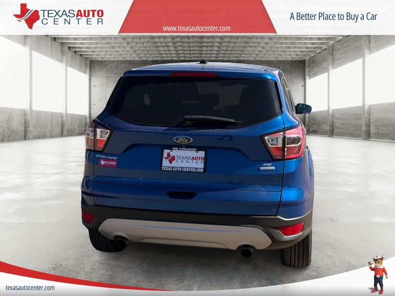 Ford Escape Vehicle Full-screen Gallery Image 04