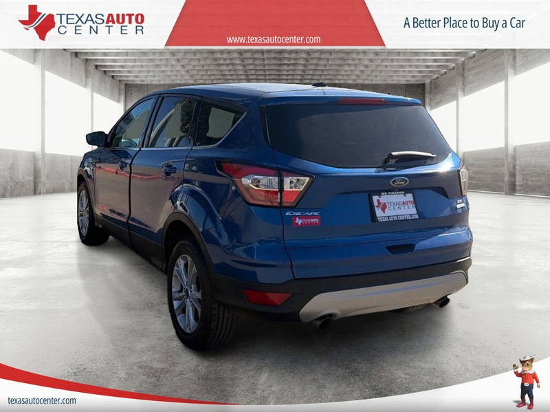 Ford Escape Vehicle Full-screen Gallery Image 06