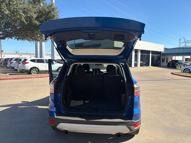 Ford Escape Vehicle Full-screen Gallery Image 09