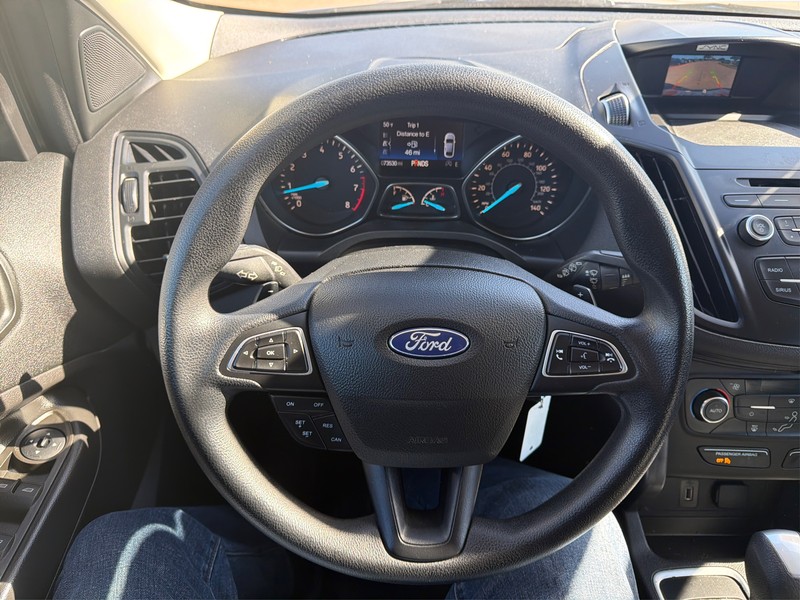 Ford Escape Vehicle Full-screen Gallery Image 12
