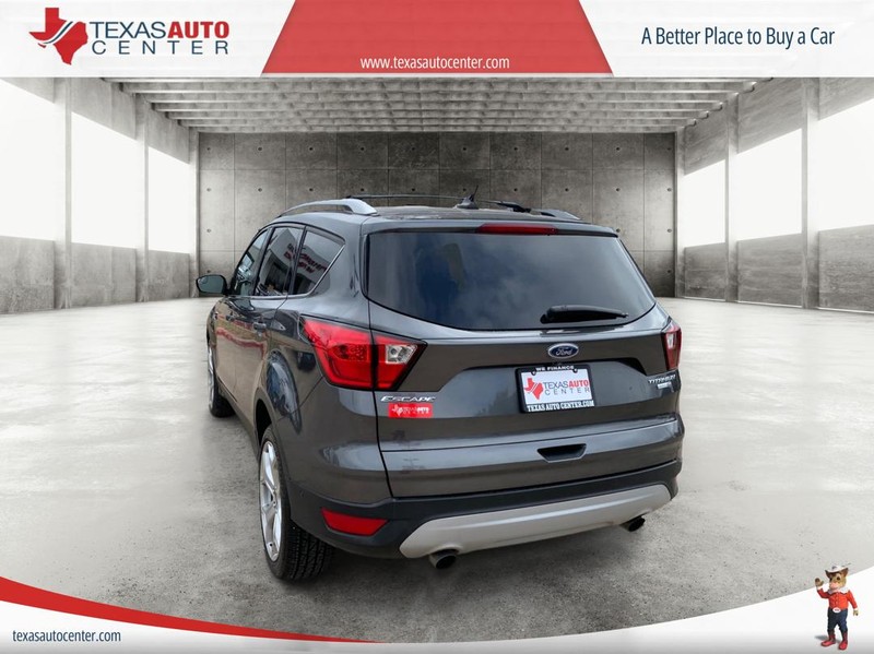 Ford Escape Vehicle Full-screen Gallery Image 8