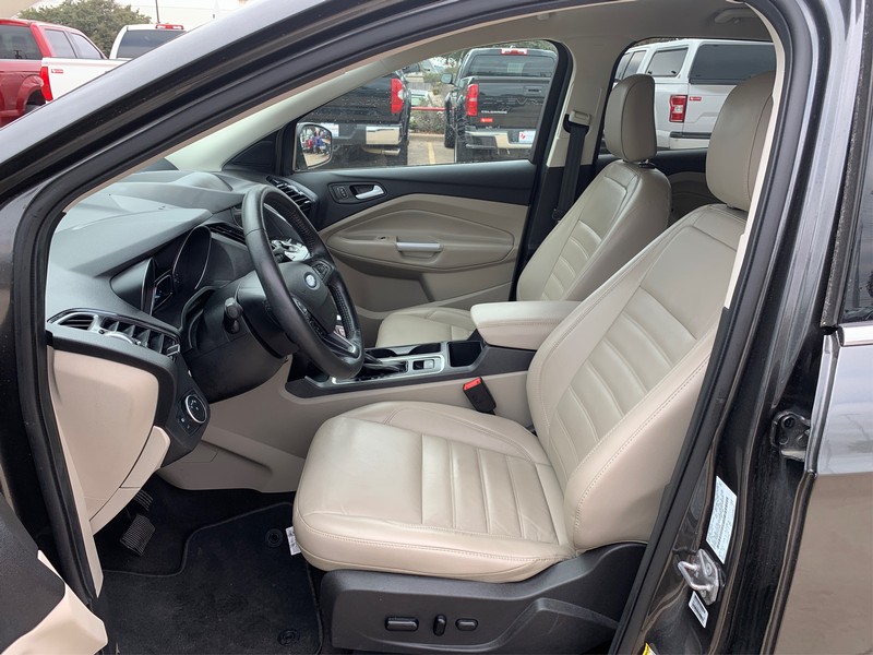 Ford Escape Vehicle Full-screen Gallery Image 9