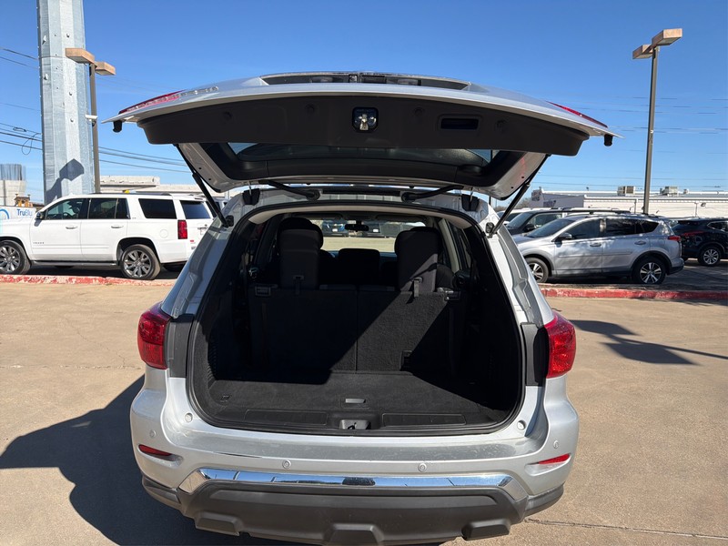 Nissan Pathfinder Vehicle Full-screen Gallery Image 11