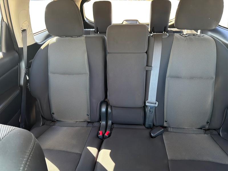 Nissan Pathfinder Vehicle Full-screen Gallery Image 13