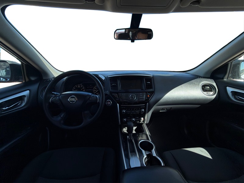 Nissan Pathfinder Vehicle Full-screen Gallery Image 16