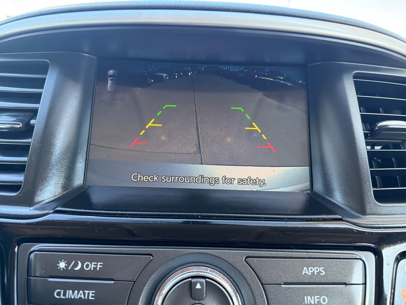 Nissan Pathfinder Vehicle Full-screen Gallery Image 17