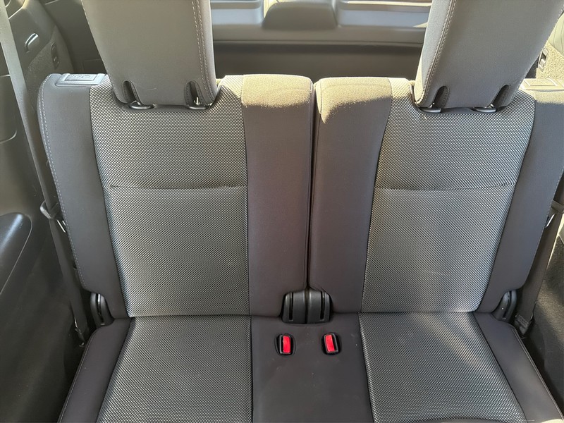 Nissan Pathfinder Vehicle Full-screen Gallery Image 18