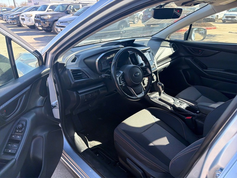 Subaru Crosstrek Vehicle Full-screen Gallery Image 09