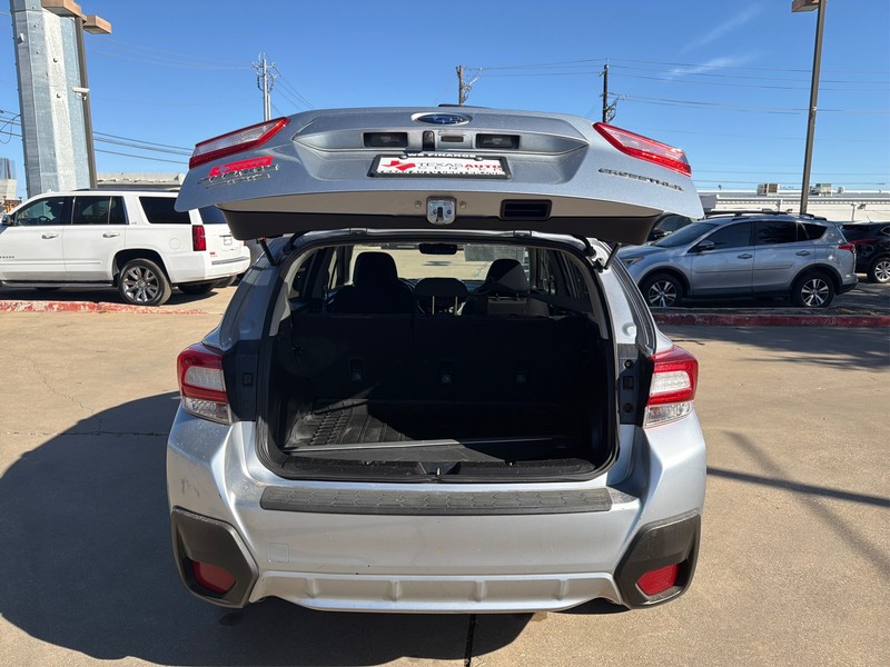 Subaru Crosstrek Vehicle Full-screen Gallery Image 11