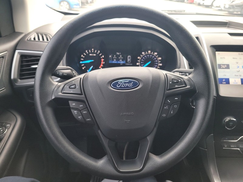 Ford Edge Vehicle Full-screen Gallery Image 14