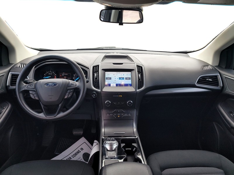 Ford Edge Vehicle Full-screen Gallery Image 16