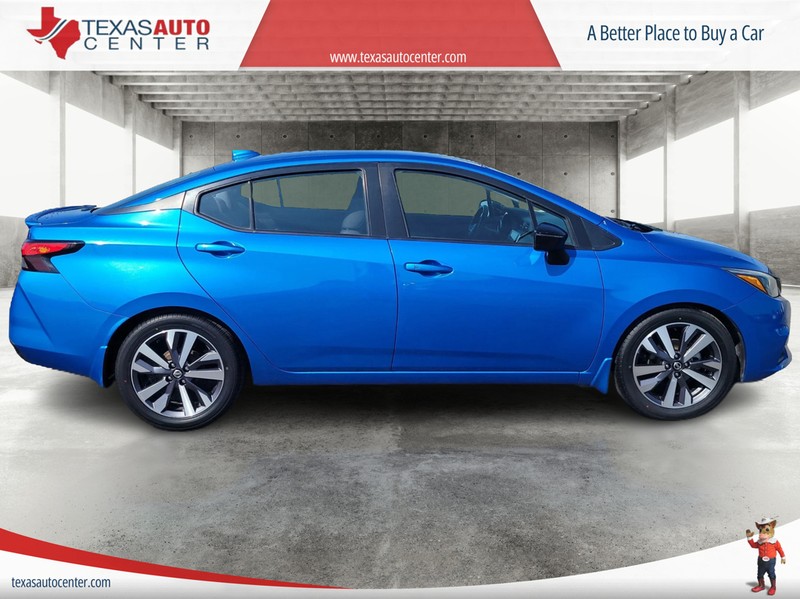 Nissan Versa Sedan Vehicle Full-screen Gallery Image 4