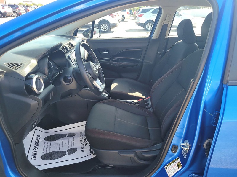 Nissan Versa Sedan Vehicle Full-screen Gallery Image 9