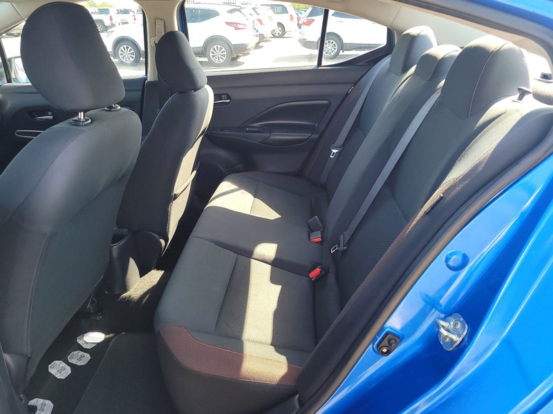 Nissan Versa Sedan Vehicle Full-screen Gallery Image 10