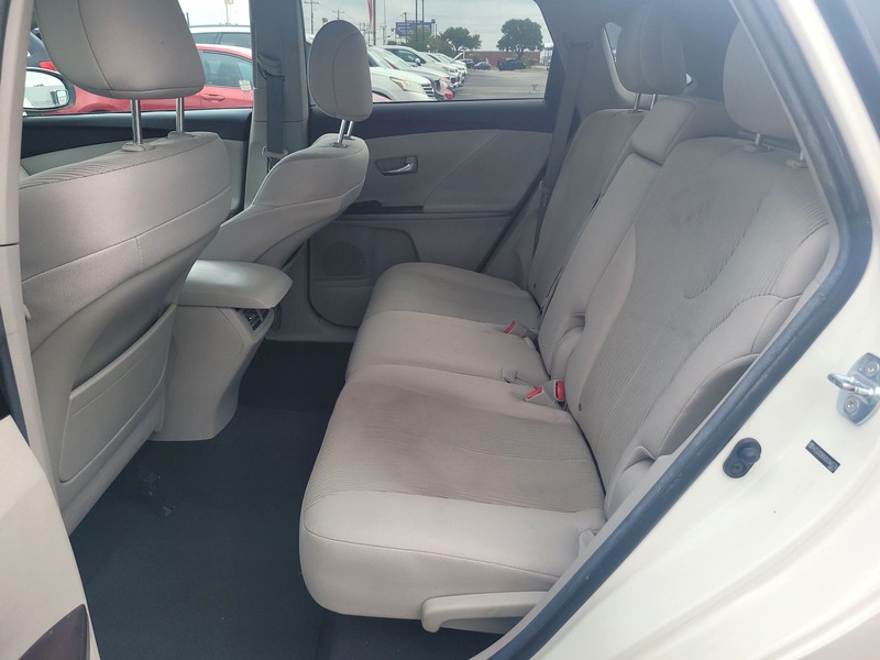 Toyota Venza Vehicle Full-screen Gallery Image 10