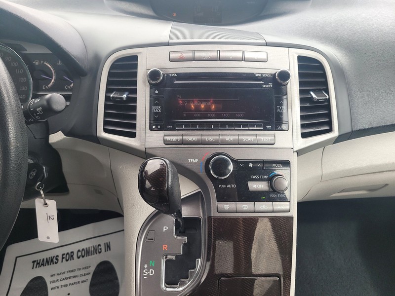 Toyota Venza Vehicle Full-screen Gallery Image 12